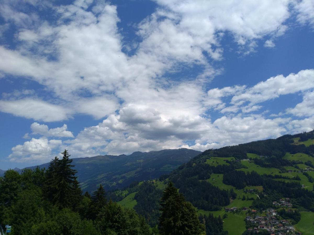 Zillertal Apartment mit Traumausblick - Haus Kirchler Hippach Exterior foto